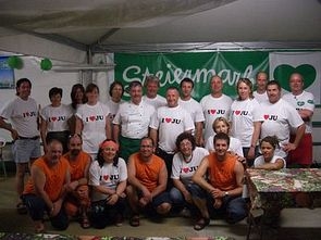 Die Mannschaft mit den "I love JU" Shirts