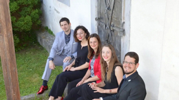 Eröffnungskonzert mit dem Vokalensemble Red Shoes